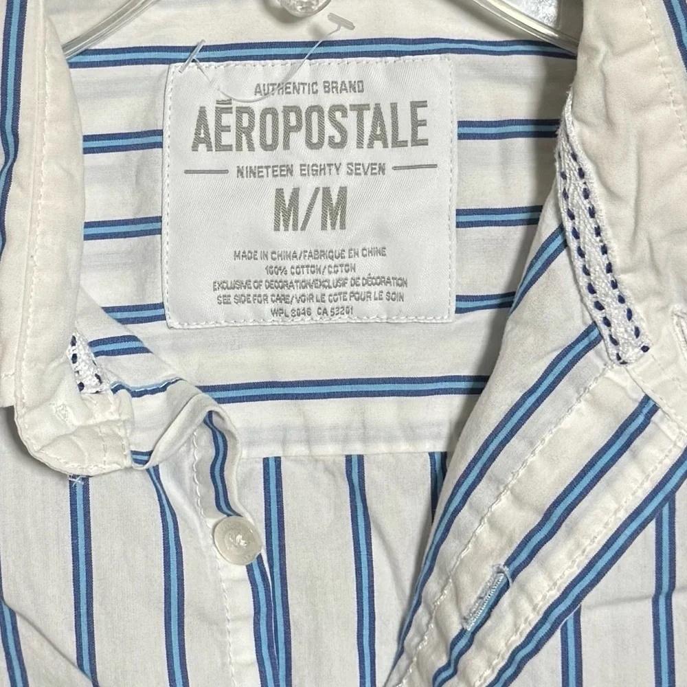 **SOLD**Aeropostale Men’s Size M Blue & White Striped Long Sleeve Button-Down - Picture 3 of 6